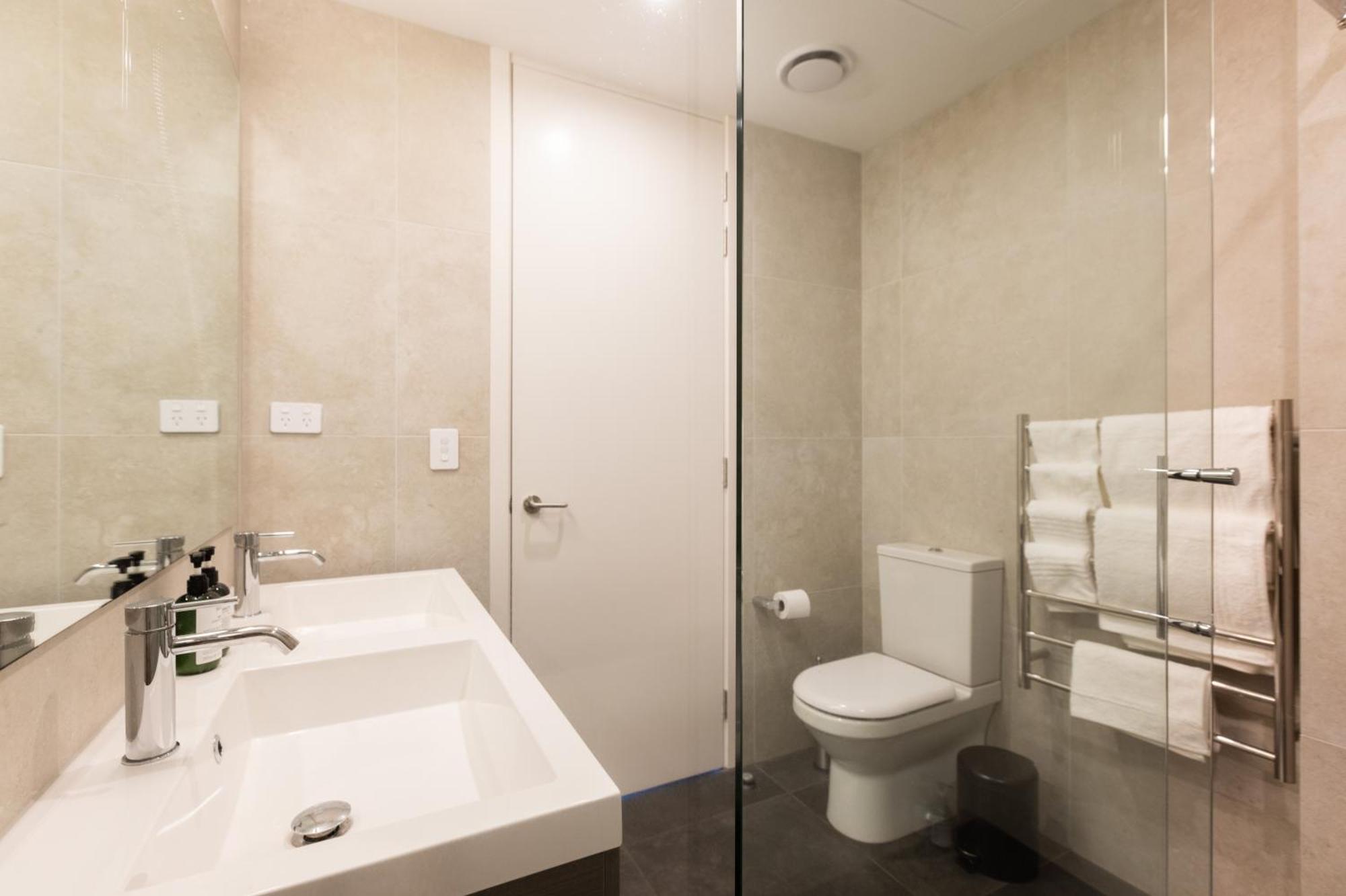 Luxury 2 Bedroom Cbd Apartment With Free Parking Christchurch Dış mekan fotoğraf